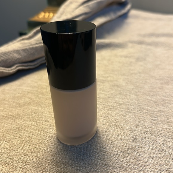 Giorgio Armani Luminous Silk Foundation - Cream - Picture 2 of 9